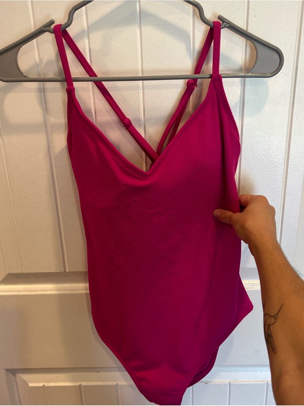 Shade & Shore Fuchsia Strappy V-Neck One Piece Swimsuit M NWOT Summer Swim Mom